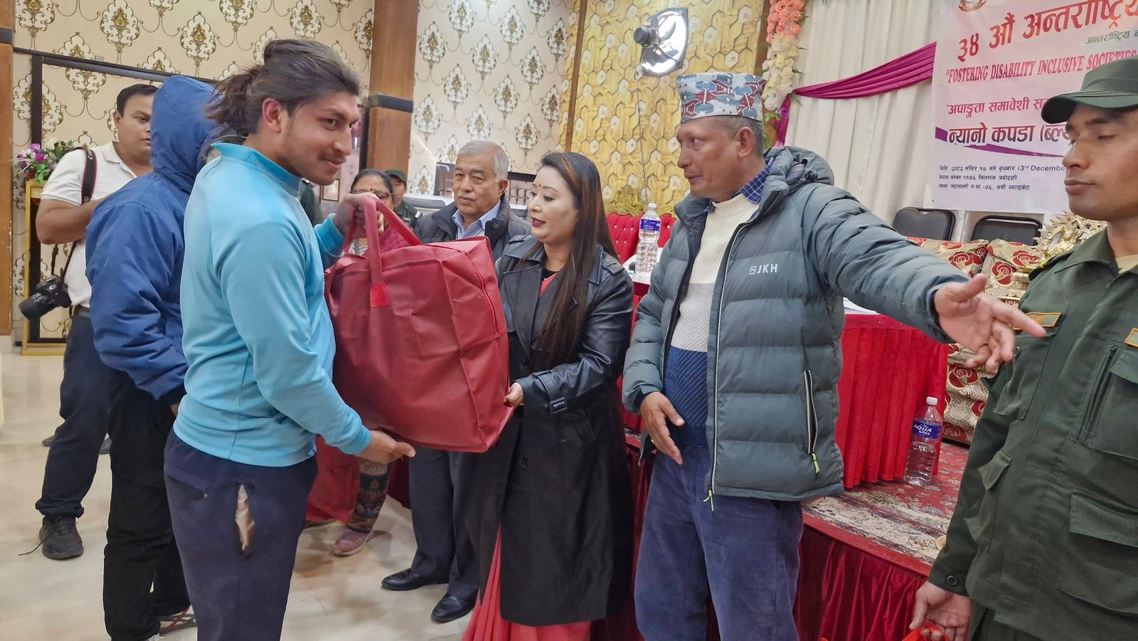 अपाङ्गता दिवसको उपलक्ष्यमा  महालक्ष्मी नगरपालिकाद्वारा न्यानो कपडा बितरण